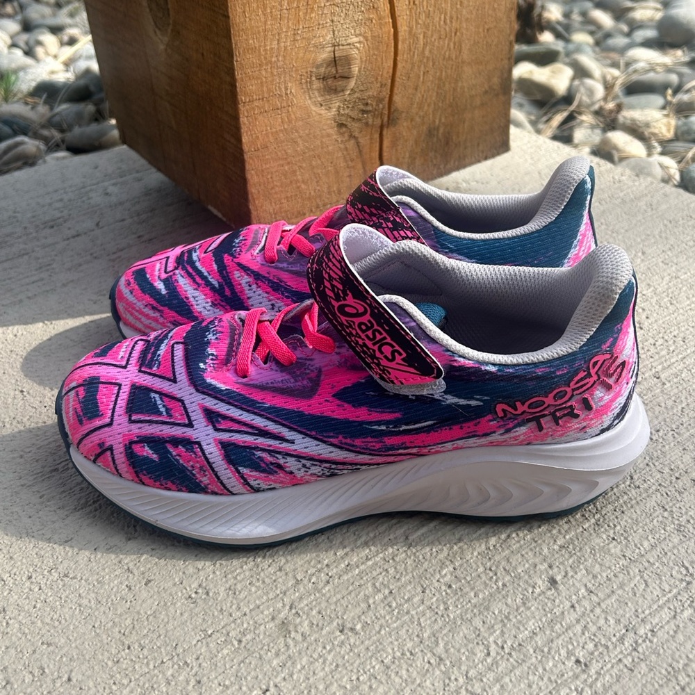 ASICS NWOT Kids' Vibrant Pink and Navy Sneakers Sz 3